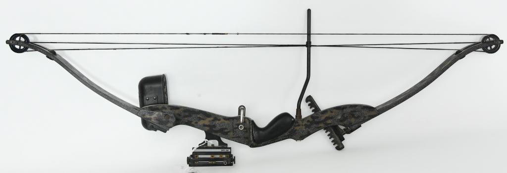 HOYT PRO VANTAGE TRACER COMPOUND BOW RIGHT HANDED: compound bow comes with proline sights, quiver, and after market Sagittarius rest, overall in good pre owned condition for your bidding fun! camo print