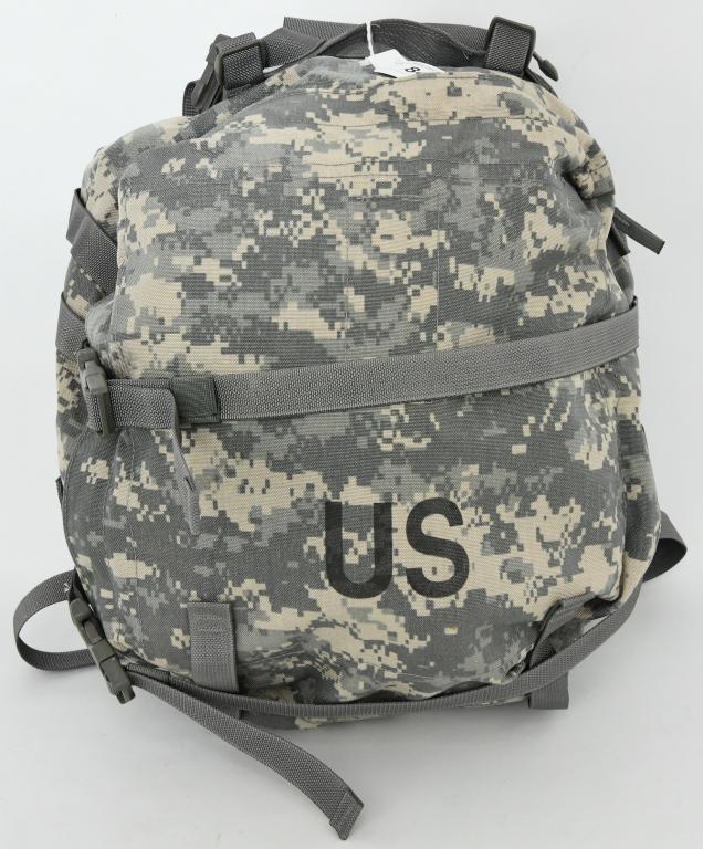 US Military Molle II Modular Carrying Bag: ACU design, Lightweight Load carrying Equipment Medic Bag, The MOLLE medical bag was designed to carry a mix of medical supplies and equipment that could be customized for specific missions. The medic