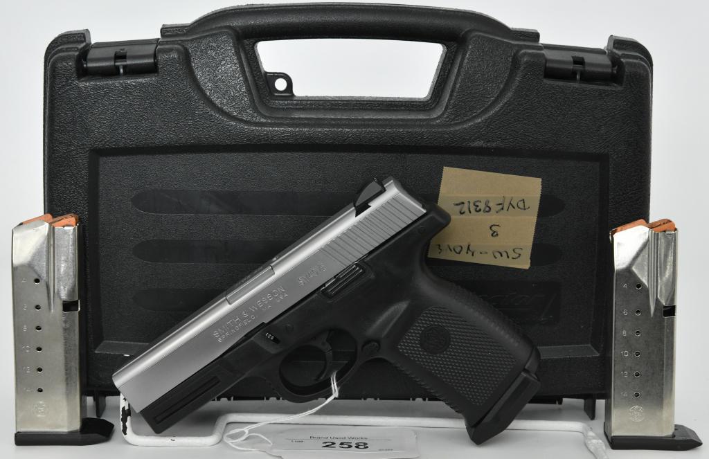 Smith & Wesson Model SW40VE Semi Auto Pistol .40: Up Next we have a Smith & Wesson Sigma Model SW40VE Semi Auto Pistol Chambered in .40 S&W , Black/Stainless, and comes with Three factory magazines, and Comes With a Padded Hardcase, in Great pre-owne