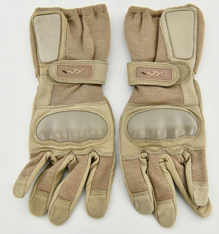 Wiley X TAG-1 Gloves Tactical Series sz Lg: appear new or like new, Coyote Color; Wiley X puts of all the same military grade materials and engineering as its renowned sunglasses and goggles line into its line of protective and tactical gloves.