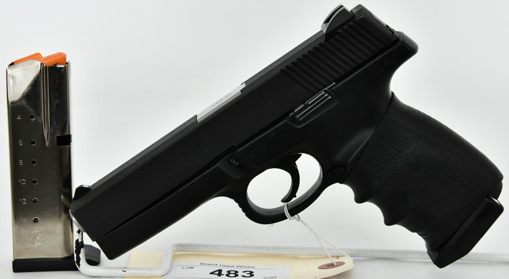 Smith & Wesson Model SW40F Semi Auto Pistol .40: Up next is a Smith & Wesson Model SW40F Pistol chambered in .40 S&W, and comes with 2 Magazines, This gun is in excellent pre-owned condition.