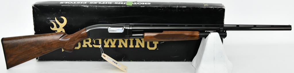 Browning Model 12 Pump Shotgun 20 Gauge: Up Next is a Beautiful Browning Model 12 Pump Shotgun Chambered in 20 Gauge, 26" Vent Rib Barrel, Front Bead SIght, 2 3/4" Shells, Mod Choke, Overall in Excellent Condition, Beautiful Wood, and Comes