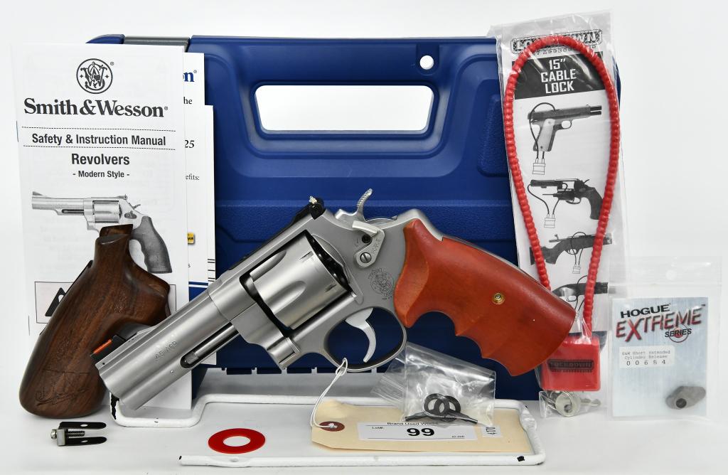 Jerry Miculek Smith & Wesson Model 625-8 .45 ACP: Up Next We Have a Jerry Miculek Smith & Wesson Model 625-8 Revolver Chambered in .45 ACP, 4 1/8" Barrel, and Comes Equipped With a Houge Extreme Series Extended Cylinder Release, and a Hi Viz Front Fi
