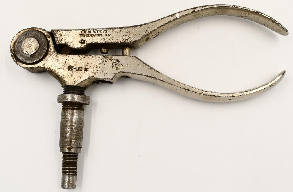 Antique Ideal MFG Reloading Tool For .25-20: Caliber; Antique Ideal MFG Reloading Tool For .25-20 Caliber, Comes With Die, Marked .25-20R Made In USA