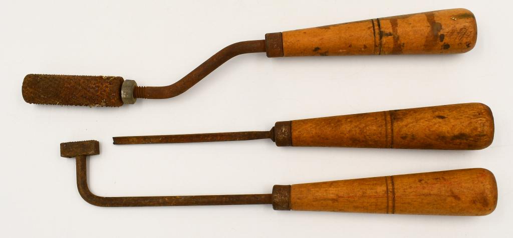 Lot of 3 Vintage Inleting Tools W/ Wood Handle: Lot of 3 Vintage Inleting Tools W/ Wood Handle, Includes 1 Barrel Chanel Rasp , 1 Square File , & 1 Gouge