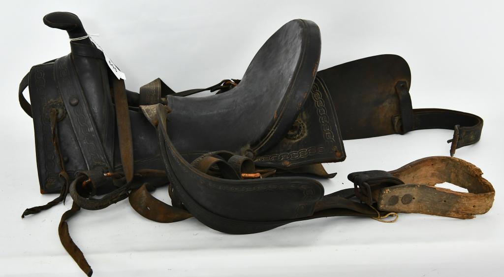 Antique Saddle Guessing Calvary Saddle or: McClellan; The only marking I can find is the number 1302, comes with the Cantel and pommel, quarter side straps, quarter strap ring, cincha ring, stirrup strap, super cool wood stirrup.. super nice h