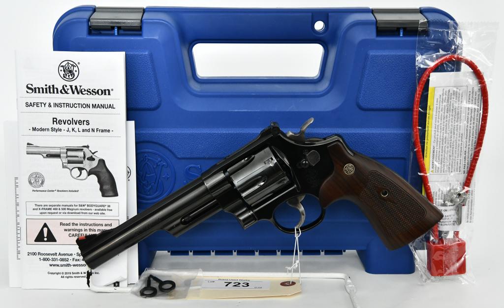 NEW Smith & Wesson Model 57-6 .41 Magnum: Up Next is an absolute Beauty! Here we have a Brand New Smith & Wesson Model 57 Classic Chambered in .41 Magnum and comes in the Original Factory Blue Hardcase. Some Light Cylinder Wear, The Smith & W