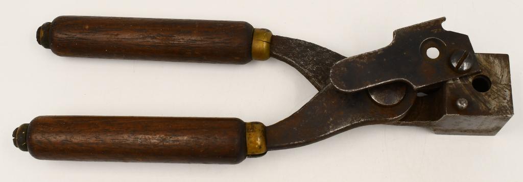 Vintage Winchester Bullet Mold & Handles: Vintage Winchester Bullet Mold & Handles, Unsure What Caliber Appears to Be A .32 Caliber Bullet Mold , Comes With Wood Handles , Bullet Mold Is Marked Winchester