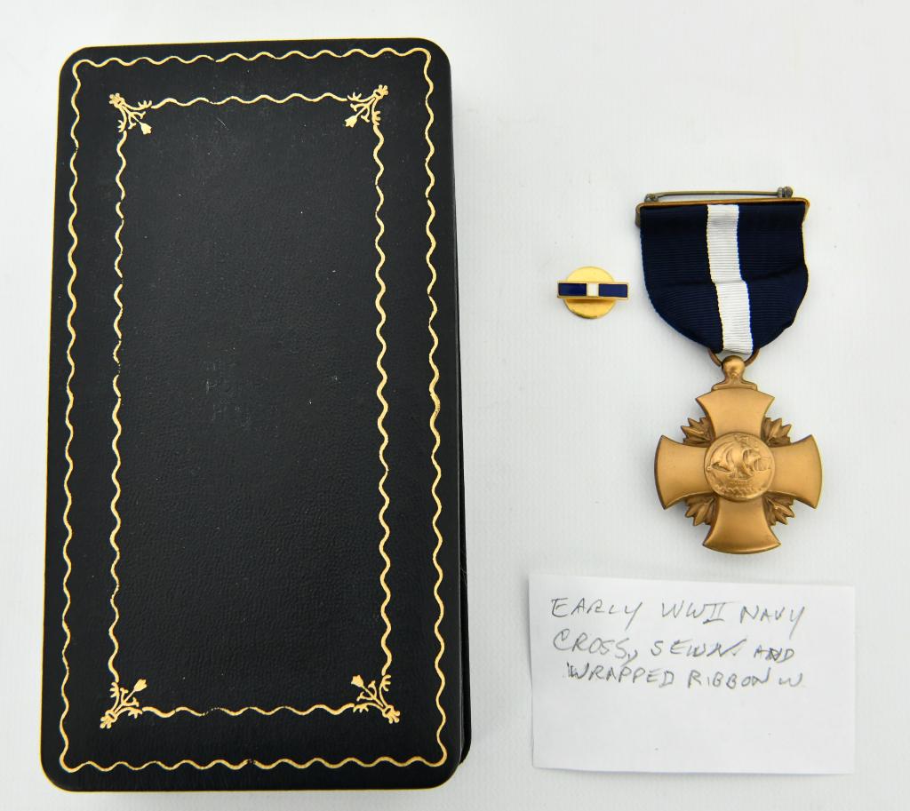 Vintage WWII US Navy Cross Medal: Vintage WWII US Navy Cross Medal The Navy Cross is the United States Navy and United States Marine Corps' second-highest military decoration awarded for sailors and marines who distinguish themselves