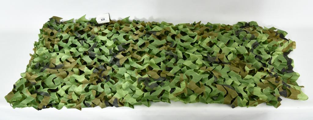 Approx 4' x 7' Large Military Green Camo Netting: Approx 4' x 7' Large Military Green Camo Netting, Great For Hunting For Just Blending In With Nature , Size Is approximately 4 Foot By Size 7 Foot Long , Green Camo Color