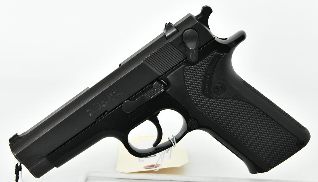 Smith & Wesson Model 915 9MM Semi Auto Pistol: Up Next We Have a Smith & Wesson Model 915 Semi Auto Pistol Chambered in 9MM, It Comes With no Magazine, The Pistol is in Excellent Pre-owned Condition.