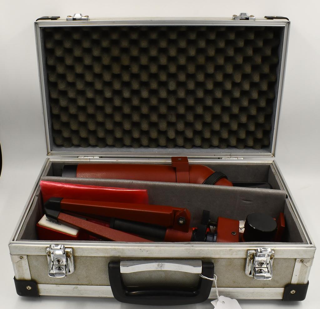 Vintage Redfield 60mm Spotting Scope With Tripod: Vintage Redfield 60mm Spotting Scope With Tripod, Comes With Accessories , Appears in Overall Excellent Condition For Its Age, Also Comes With Instructions & Soft Padded Carrying Case