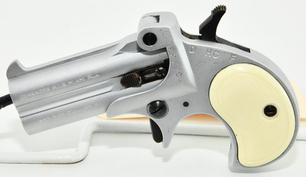 Davis D38 Double Barrel Derringer .38 SPL: Up Next We Have a Matte Stainless Davis D38 Double Barrel Derringer Chambered For .38 SPL, 3" Barrels, and Overall Appears in Excellent Condition.