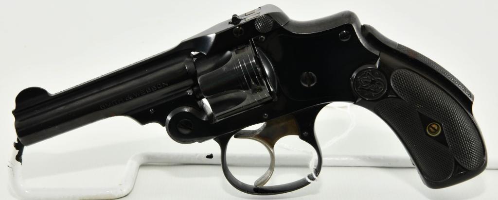 Smith & Wesson Safety Hammerless 3rd Model .32: Here We Have a Smith & Wesson Safety Hammerless 3rd Model Lemon Squeezer Revolver Chambered in .32 S&W, Blued Finish, 3" Barrel, Brown Rubber Grips With S&W Monogram. Overall Appears in Excellent Cond