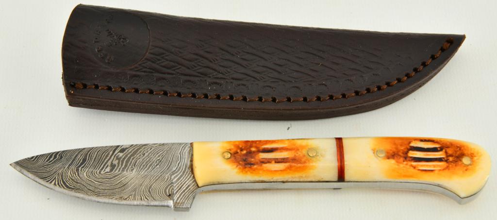 Damascus Blade Stag Handle Fixed Blade Knife: Damascus Blade Stag Handle Fixed Blade Knife, Measures Approx 7" Long Overall, Appears in Overall Excellent Condition & Comes With Leather Sheath