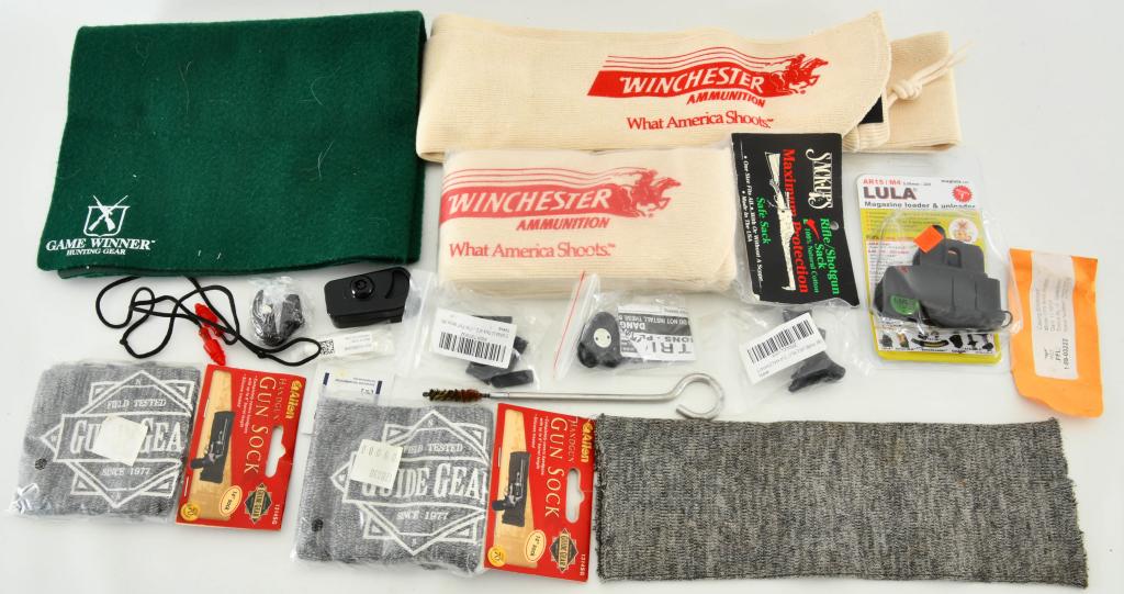 Various accessories; Gun socks, Lula Loader, Pad: lot contains; 2 New Sack-Ups Rifle Shotgun Sack 100% natural cotton, maximum protection, Safe Sack, one size fits all, with or without scope, there is two Allen Handgun Gun socks new in the package, g