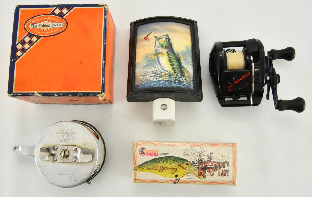 Vintage Fishing Lot ,Reels, Lure, Night Light: Vintage Fishing Lot ,Reels, Lure, Night Light, Includes 1 Shakespeare OK Automatic Fishing Reel, 1 Shimano Bantam Magnumlite Baitcasting Fishing Reel, 1 Vintage Fred Young's Big O Lure Box Comes Cello