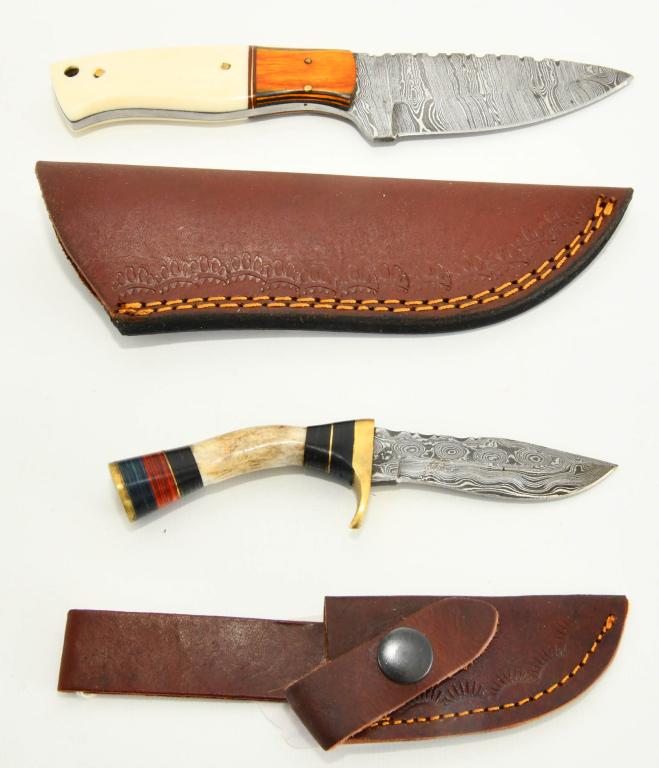 2 Custom Made Damascus Steel Fixed Blade Knives: 2 Custom Made Damascus Steel Fixed Blade Knives, 1 Measures Approx 6" Long & 1 Measures Approx 8" Long Overall , Both Knives Appear in Good Condition & Come With Leather Sheaths