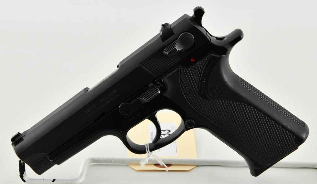 Smith & Wesson Model 915 9MM Semi Auto Pistol: Up Next We Have a Smith & Wesson Model 915 Semi Auto Pistol Chambered in 9MM, It Comes With One Factory 9 Round Magazine, This Pistol Appears in Excellent Condition.