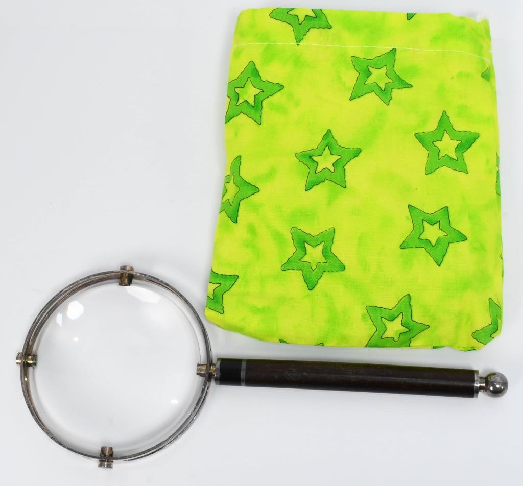 Vintage Richard Meier Silver Plated Magnifying: Glass; Collectors of Fine Design, discover the refined elegance of this Vintage Richard Meier Silver Plated Magnifying Glass! Crafted with precision, the glass appears in excellent condition, showcasi