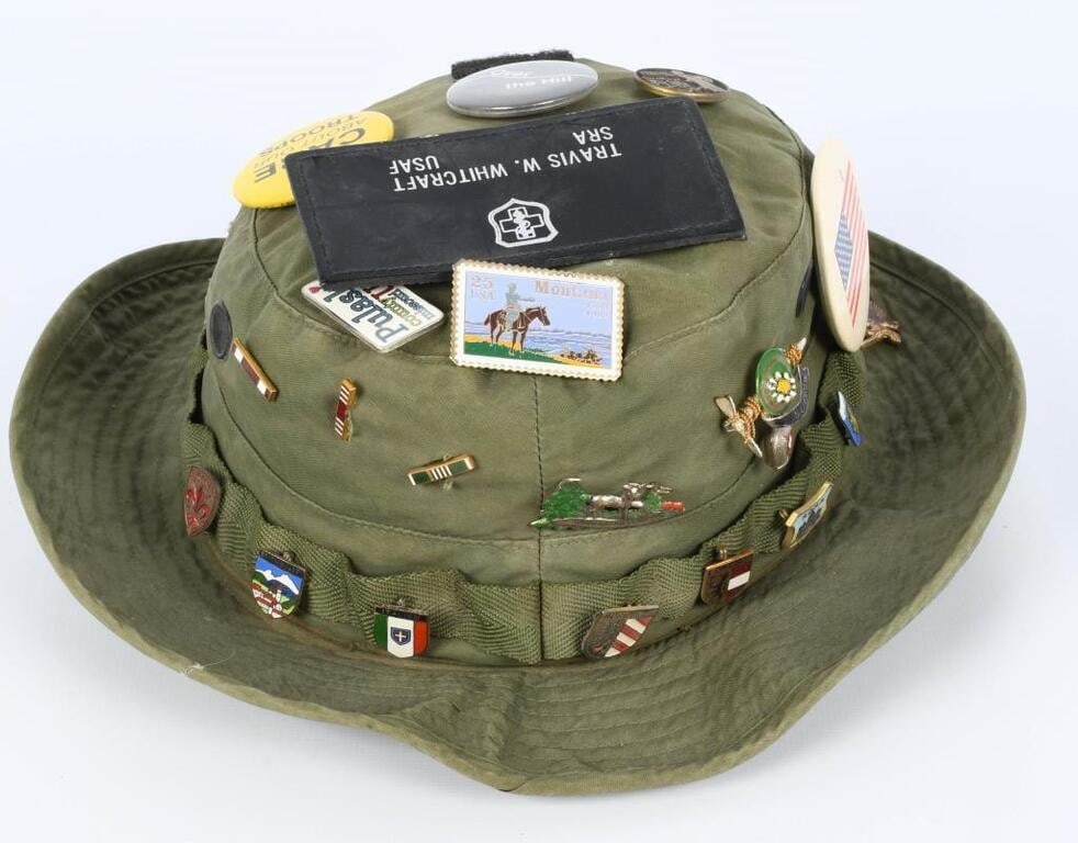 OD green U.S. Military hat with vintage pins: OD green U.S. Military hat adorned with vintage pins, please refer to pictures when bidding this lot, there is approx 32 various Pins Pikes Peak, Montana Stamp, U.S. Flag, Venezia, Pisa, Vaticano, Fir