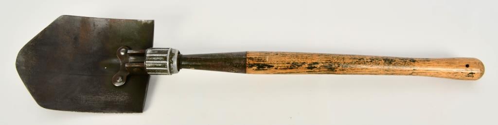 US Marked Ames 1945 Field Folding Shovel: Hello valued bidders! Presenting a rare US-marked Ames 1945 field folding shovel, a practical and historical piece of military equipment.