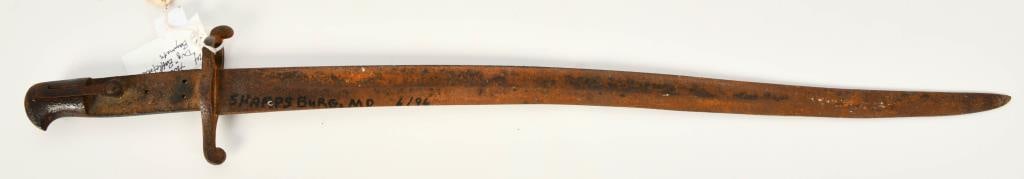 Dug" Battlefield Socket Bayonet 28: lot contains a well used "Dug" Battlefield Bayonet with and overall length of 28" and a blade length of 22.25" in length with signs of use and wear and rust. please refer to pictures no wood handles t