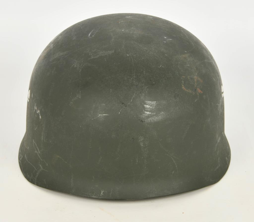 German Paratrooper Helmet M38 War Helmet ET71: GERMAN WW2 PARATROOPER STEEL M38 HELMET AND LINER inside liner shows: Kopfweito: Gr .59 (Liner or head size) appears to be type B Stahlhelm: Gr .71 (shell size) stamp on liner shows: Baumuster : Heisl