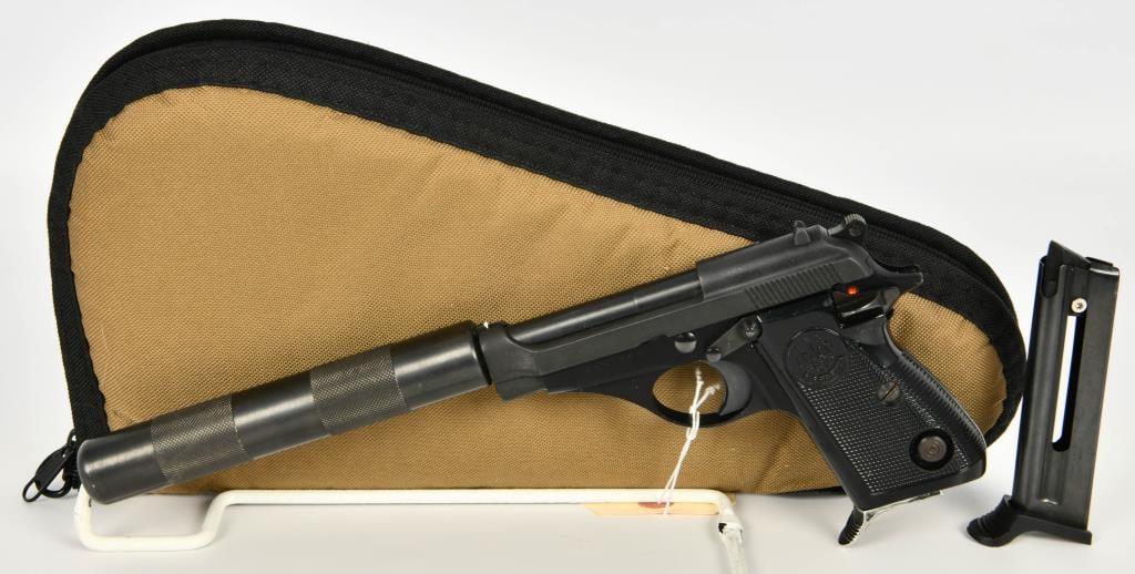 Scarce Beretta Model 71 Jaguar Semi Auto Pistol: Up Next We Have a Scarce Beretta Model 71 Jaguar Semi Auto Pistol, Chambered in .22 LR., Same type of gun used by the Israeli Mossad and Air Marshals. This gun Appears in Great Condition and Comes Wit