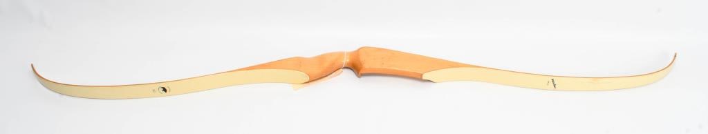 RARE - Bear Archery White Bear AMO 62" Bow: Rare and hard to find Vintage Bear Archery White Bear Recurve Bow AMO 62" WB-01953 25/30# Bear Archery Gainsville Florida (after 1978) not too many of these are surfacing, in real nice pre owned condi