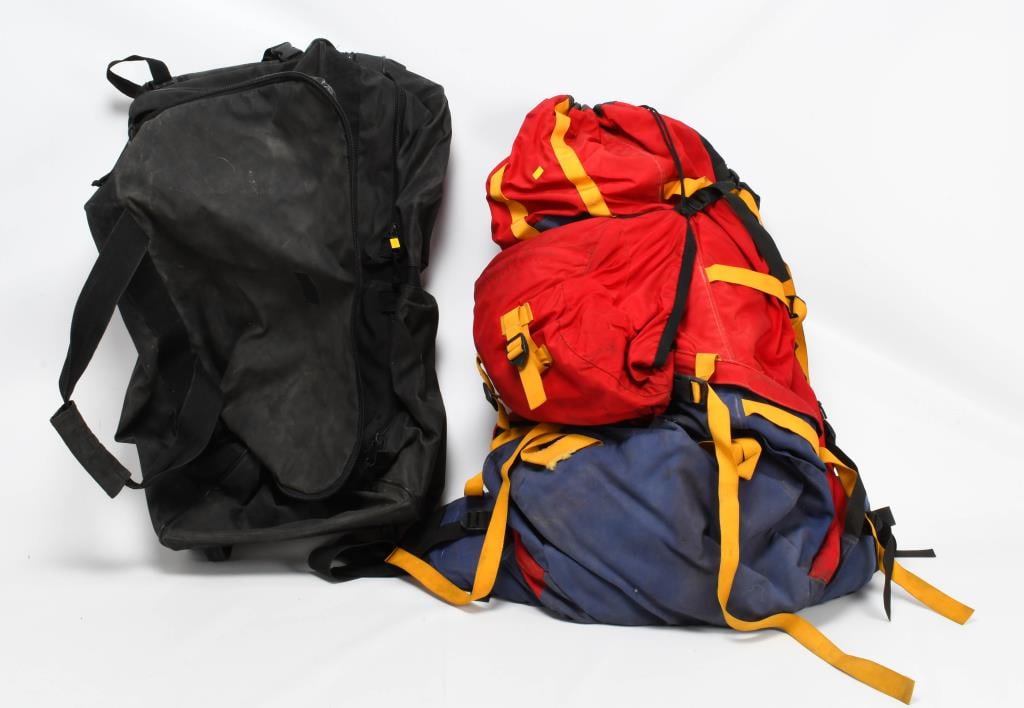 Red & Blue Extra Large Backpack W/ Suit Case Bag: We are excited to offer a red and blue extra-large backpack with a suitcase bag. Perfect for travelers and adventurers, this set provides ample storage and convenience for all your gear.
