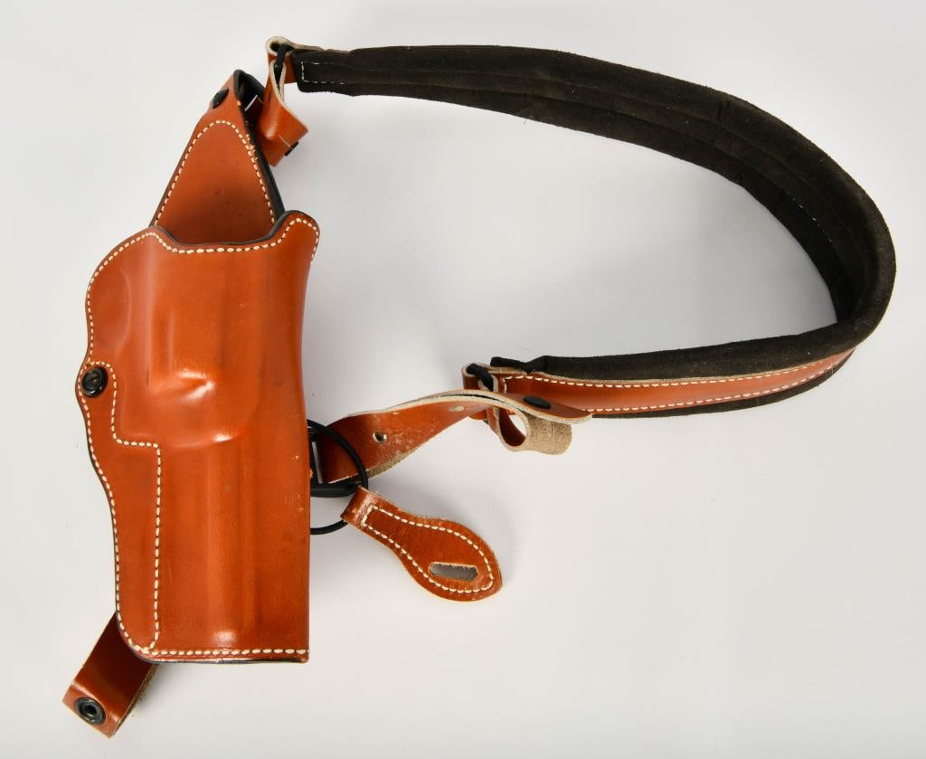 De Santis Maker Leather Over The Shoulder Holster: Gene Leather Holster #04006 , Has Adjustable Leather Strap , Holster Appears In Excellent Condition Fits Large Frame Revolvers