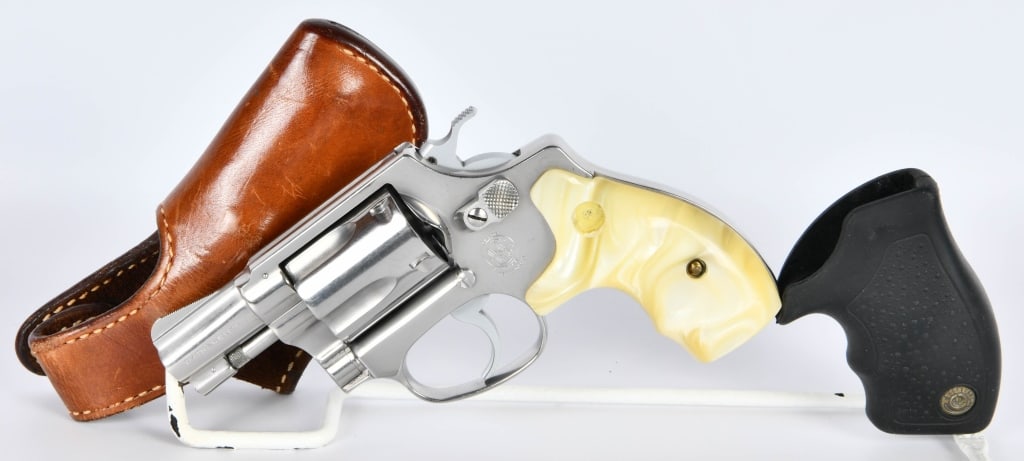 Smith & Wesson Model 60 Chiefs Special Stainless: Up Next We Have Smith & Wesson Model 60 Chief's Special in High Polished Stainless, Snubnose Revolver with a 1 7/8" Pinned Barrel, It Comes With Two Sets of Grips, Leather Holster, Fluted Cylinder Cha