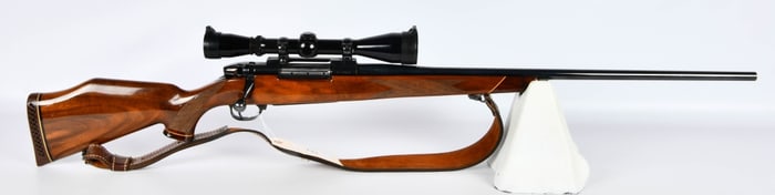 Weatherby Mark V Deluxe Bolt Action Rifle 7MM Mag