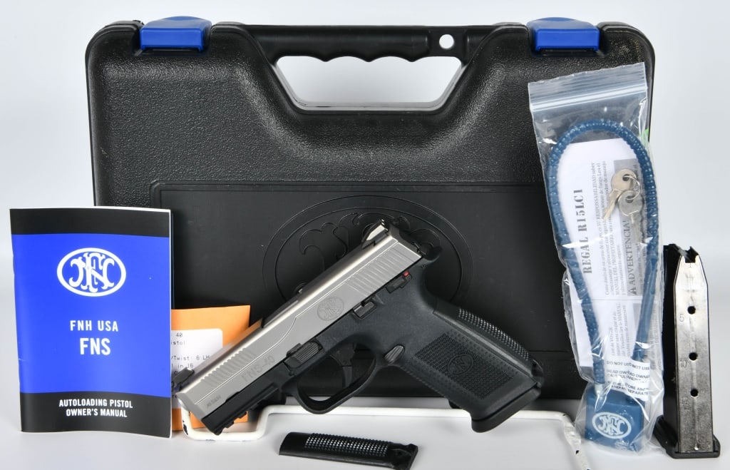 FNH FNS-40 Semi Auto Pistol .40 S&W: Up Next We Have a FNH FNS-40 Semi Auto Pistol Chambered in .40 S&W, It Comes With Two Magazines, and a 4" Barrel, and Comes in The Factory Hardcase With Lock and Paperwork, Overall Appears in Great Co