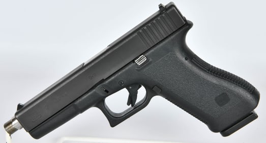GLOCK 17 Gen 3 Semi-Auto Pistol 9mm