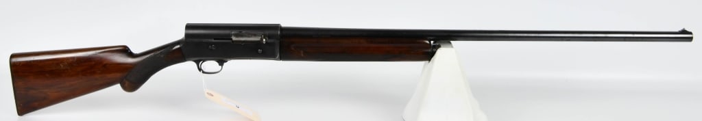 Belgian FN Browning Auto 5 Semi Auto Shotgun 12 GA: Up Next We Have a Belgian FN Browning Auto 5 Semi Auto Shotgun Chambered in 12 Gauge, Fulll 12 Special Steel 31 1/2" Barrel, Front Bead Sight, Has Split in Buttstock.