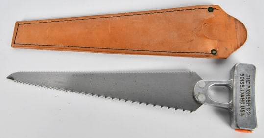 Vintage Knapp Sport Saw W/ Leather Sheath