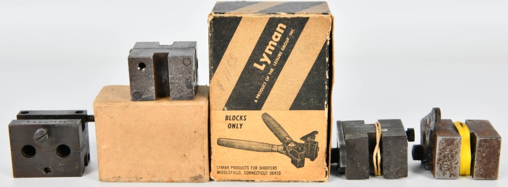 (5) Various Bullet Moulds Lyman & Ideal: lot contains (5) various bullet moulds from Lyman and Ideal, one mould shows Ideal 257 231 939 one mould shows D 1314 - 528 one mould shows Ideal 425 438 642 one mould shows Lyman 452488 k 959 (Casts