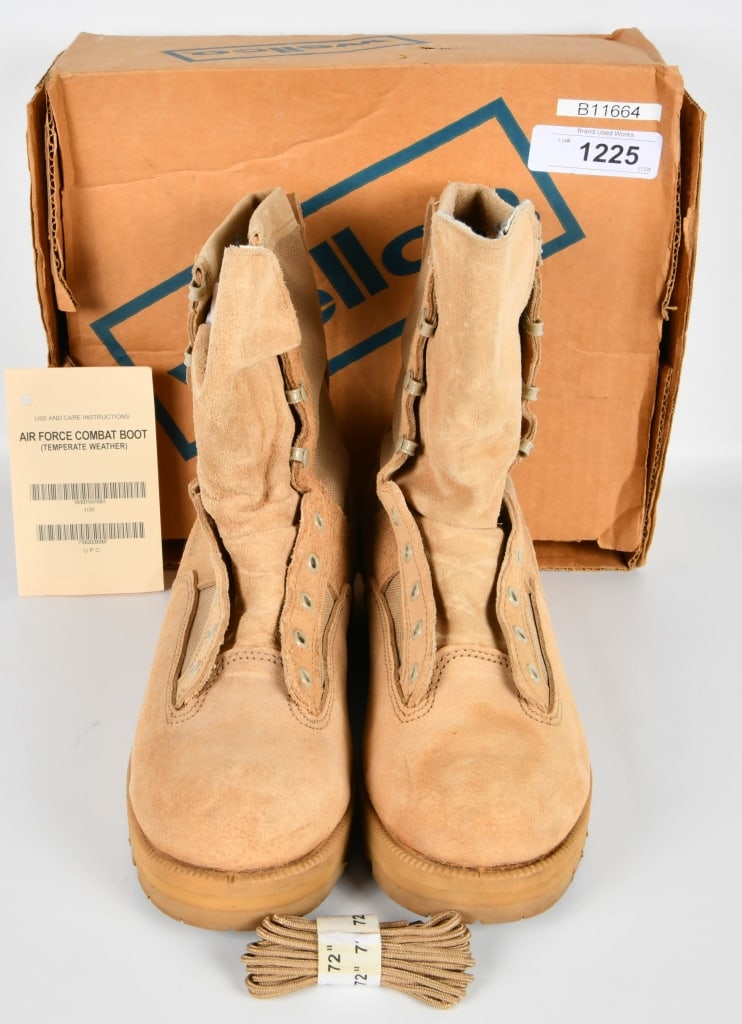 NIB Vibram Sage Green Combat Military Boots: Sage Color, New in the Box Steel Toed Size 10R Air Force Combat Temperate Weather Boots, Comes With Only 1 Shoe Lace