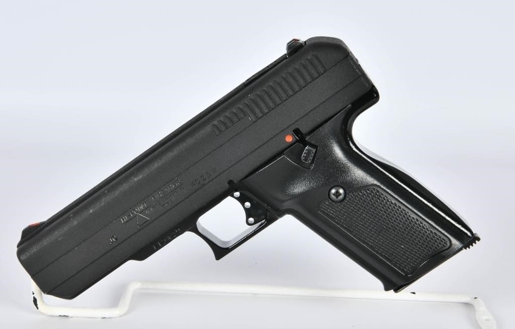 Hi Point Model JC Semi Auto Pistol .40 S&W: Up Next We Have a Hi Point Model JC Semi Auto Pistol Chambered in .40 S&W, It Comes WIth One Magazine, And Comes With Manufacturers Lifetime Warranty. Appears in Excellent Condition.