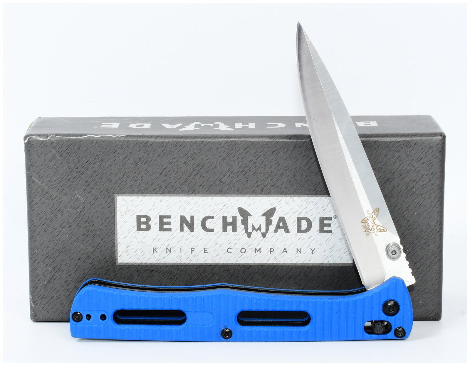 Benchmade #535 Bugout Blue Folding Knife with S30V Blade: A Benchmade #535 Bugout folding knife. This modern folding knife features a bright blue, ribbed synthetic handle with integrated cut-outs and black hardware, including a pocket clip. The stainless ste