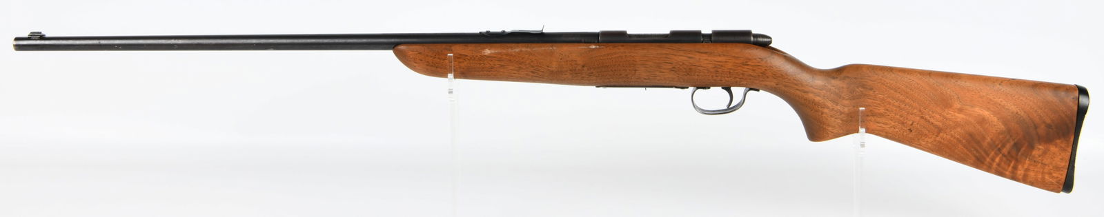 Remington Scoresmaster Model 511 Bolt-Action Rifle, NO MAGAZINE: A Remington Scoresmaster Model 511 bolt-action rifle, NO MAGAZINE. This rifle features a natural wood-toned stock and blued steel components, including the barrel, receiver, and trigger guard. Promine