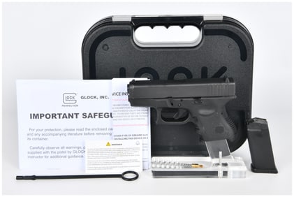 Glock 26 Generation 3 9x19mm Subcompact Semi-Automatic Pistol with Case and Accessories