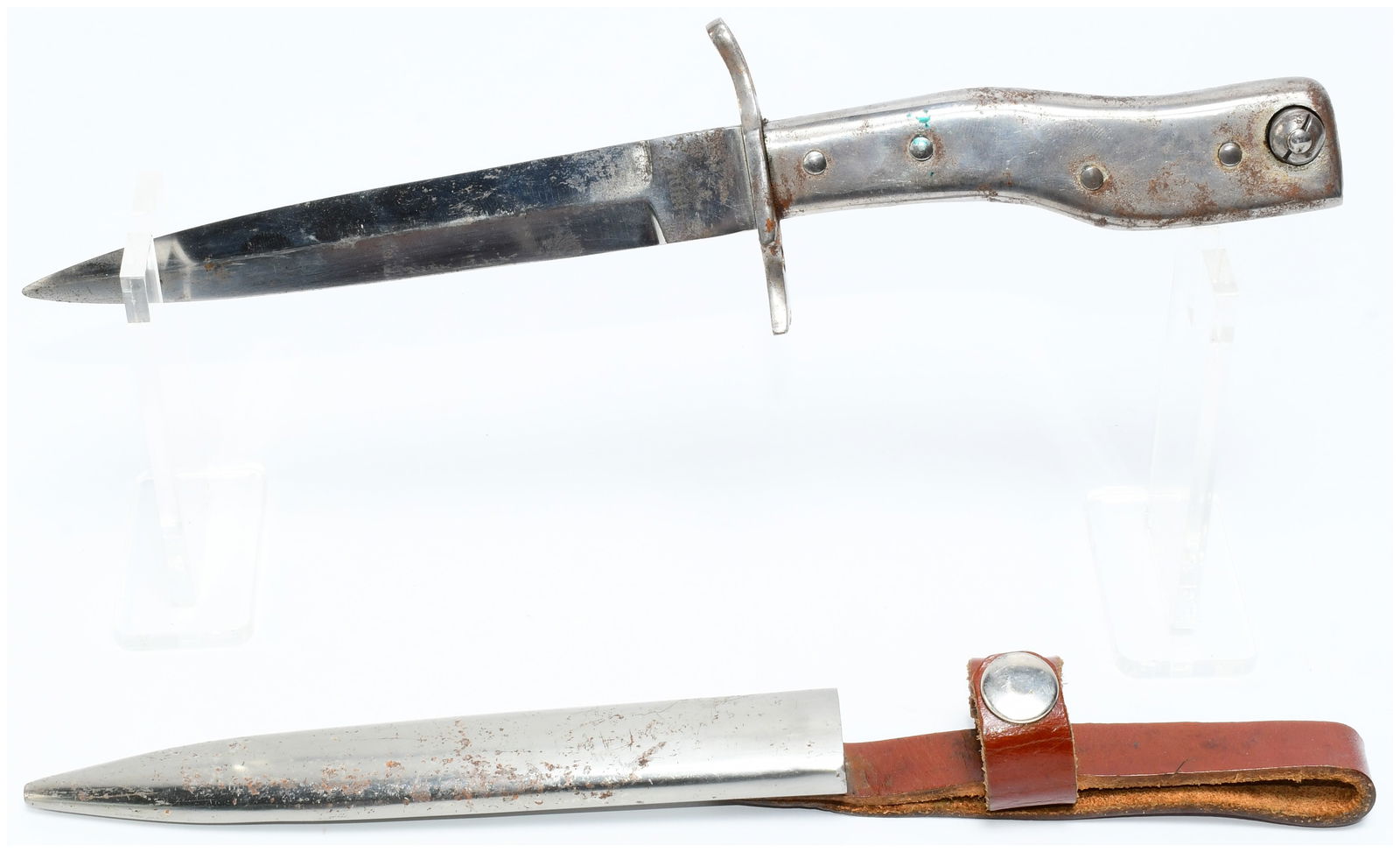 WWI German Demag Crank Handle Trench Knife Bayonet with Scabbard: A WWI German Demag Crank Handle Trench Knife Bayonet, accompanied by its metal scabbard with a leather frog. The bayonet features a straight, double-edged steel blade, a simple metal crossguard, and a