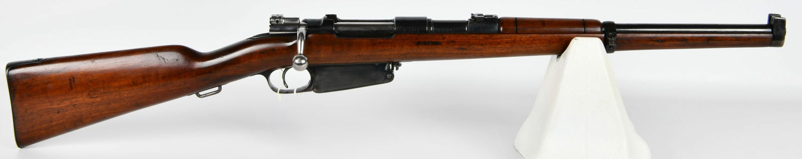 Argentine Model 1891 Mauser Bolt-Action Carbine, Manufactura Loewe Berlin, 7.65x53mm: An Argentine Model 1891 Mauser bolt-action carbine, manufactured by Loewe Berlin, chambered in 7.65x53mm. The receiver is clearly marked "MAUSER MODELO ARGENTINO 1891." and "MANUFACTURA LOEWE BERLIN."