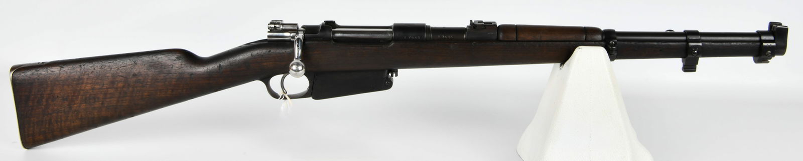 Mauser Modelo Argentino 1891 Bolt-Action Rifle, Manufactured by Loewe Berlin, 7.65mm Caliber: A Mauser Modelo Argentino 1891 bolt-action rifle, manufactured by Loewe Berlin. The receiver is clearly marked "MAUSER MODELO ARGENTINO 1891." and "MANUFACTURA LOEWE BERLIN.", accompanied by an Argent