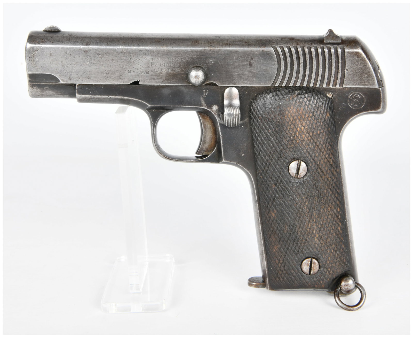 Alkartasuna Ruby Semi-Automatic Pistol, .32 ACP: A vintage Alkartasuna Ruby semi-automatic pistol, manufactured by ALKAR S.A. ALKARTASUNA FABRICA DE ARMAS GUERNICA, Spain, and marked "MOD. REGISTRADA". The pistol is constructed primarily of steel wi