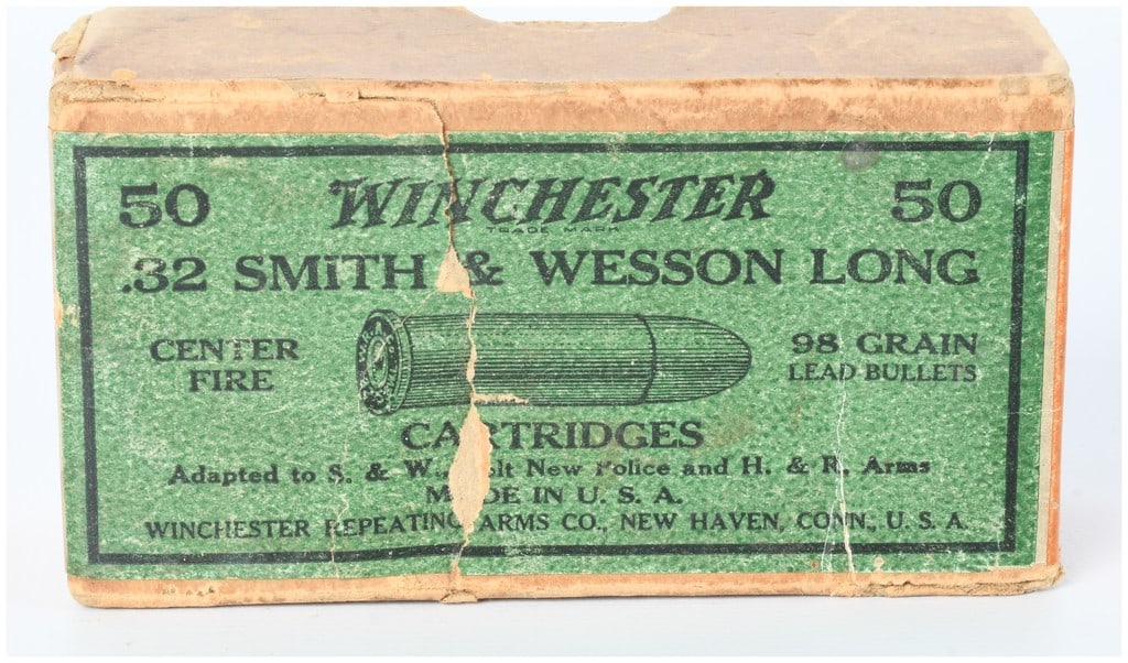 Vintage Win .32 Smith & Wesson Long Ammo Box with 20 Live Rounds: A vintage Winchester .32 Smith & Wesson Long Center Fire cartridge box, containing 20 live rounds with mixed headstamps. The original green-and-black label on the front is marked "50 WINCHESTER 50", "