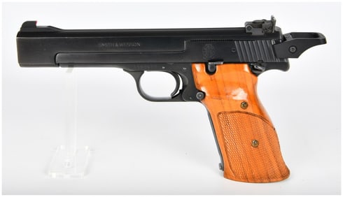 Smith & Wesson Model 41 .22 Long Rifle Semi-Automatic Target Pistol with 7 Mags